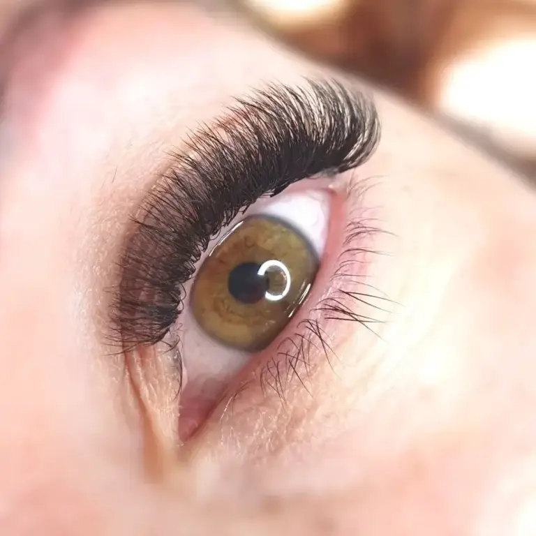 extensions de cils volume intense madame m esthéticienne simiane collongue