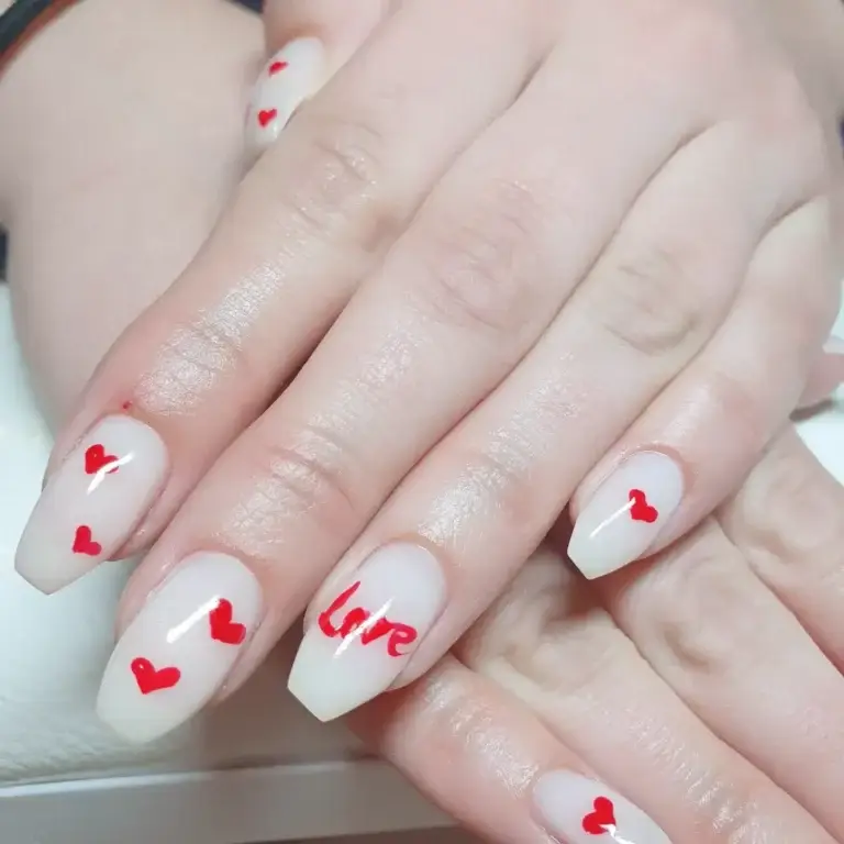 soins des ongles et onglerie madame m esthéticienne simiane collongue