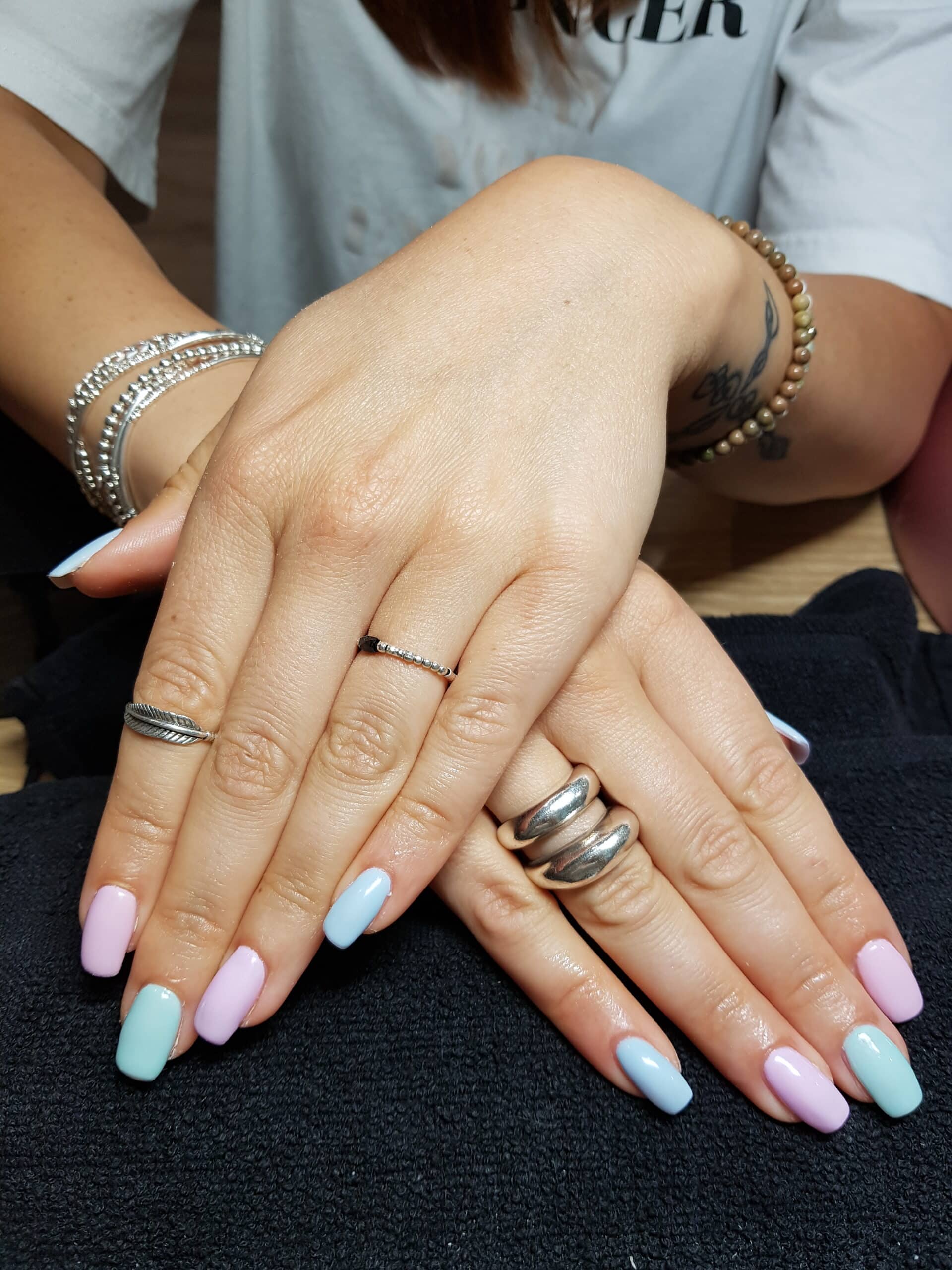 Gel UV paillettes sombres — Institut Madame M